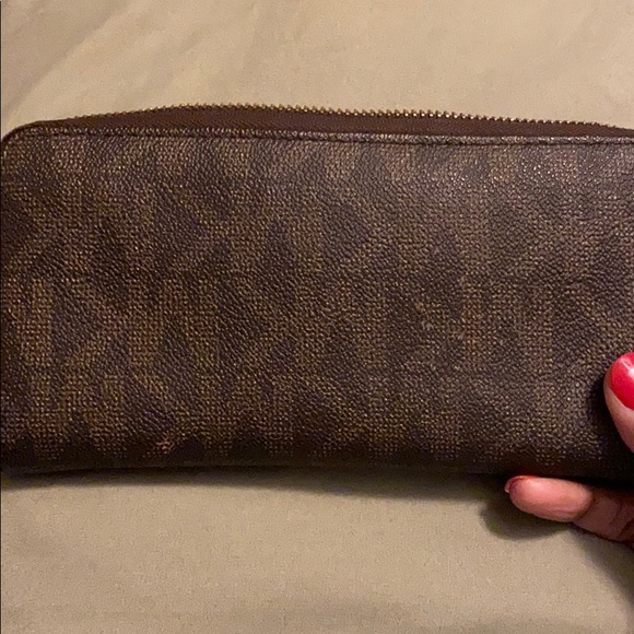 Michael Kors Wallet - Picture 4 of 5